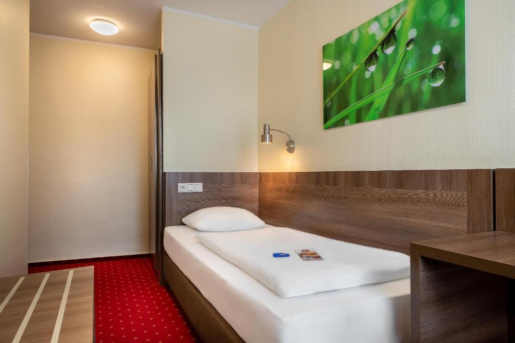 Hotel Leonet (Formerly Novum)
