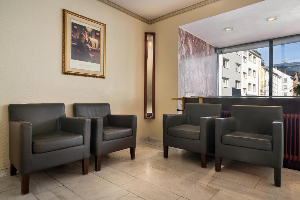 Hotel Leonet (Formerly Novum)