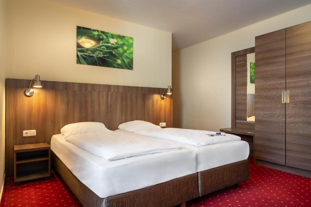 Hotel Leonet (Formerly Novum)