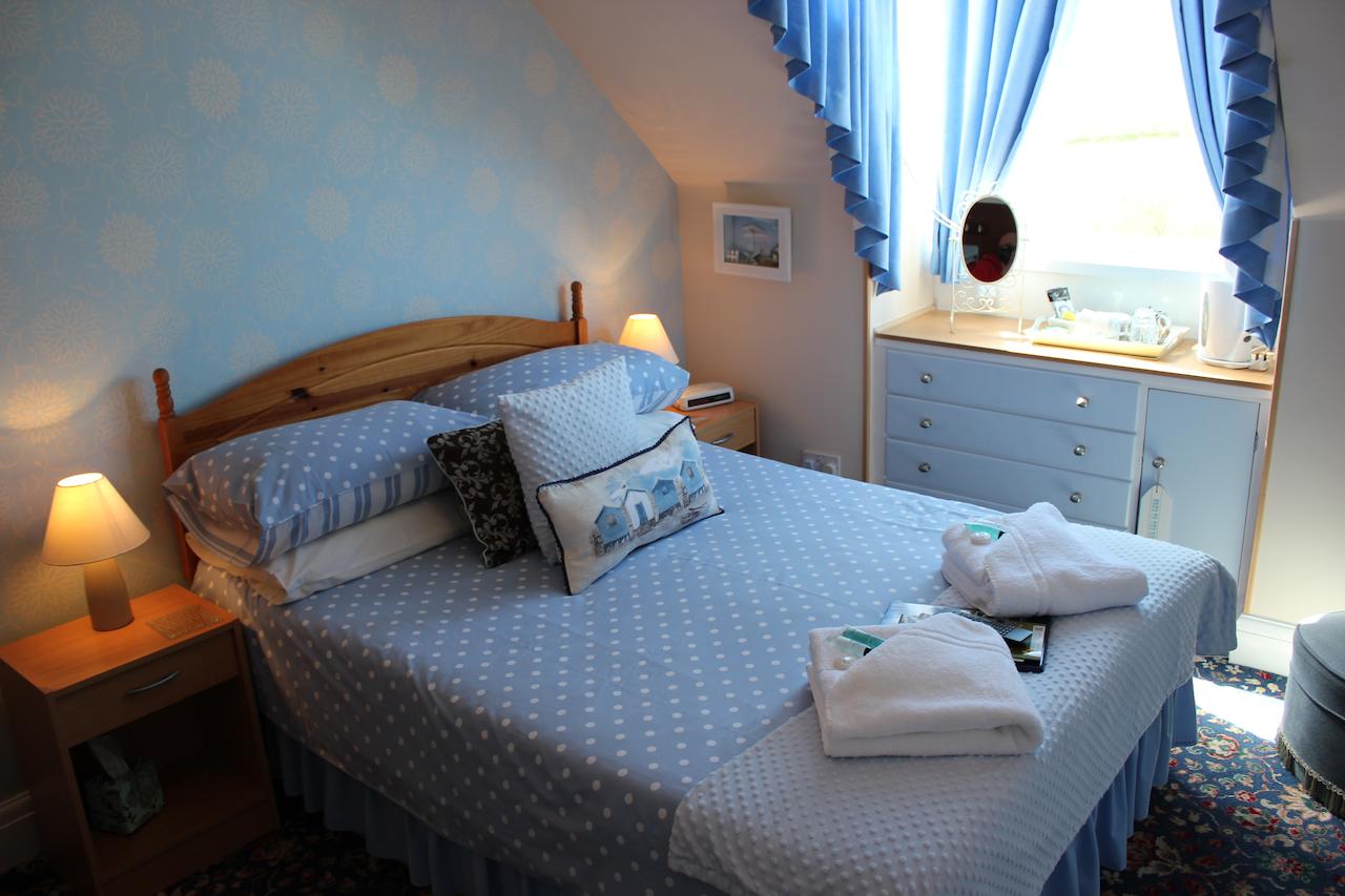 Rolling Waves Hotel - Guest house