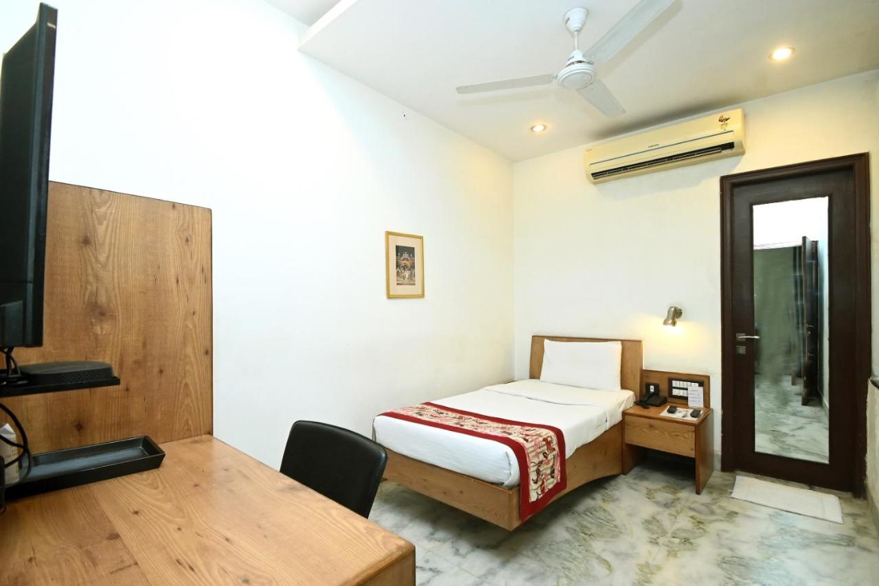 Le Amour Inn