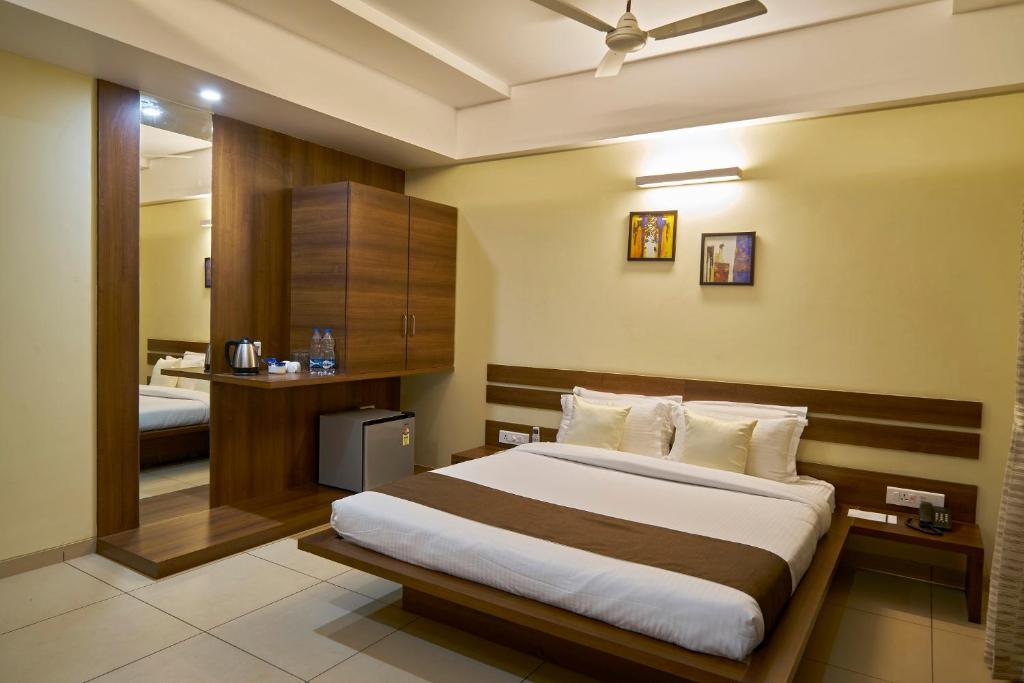 Hotel 3 Leaves