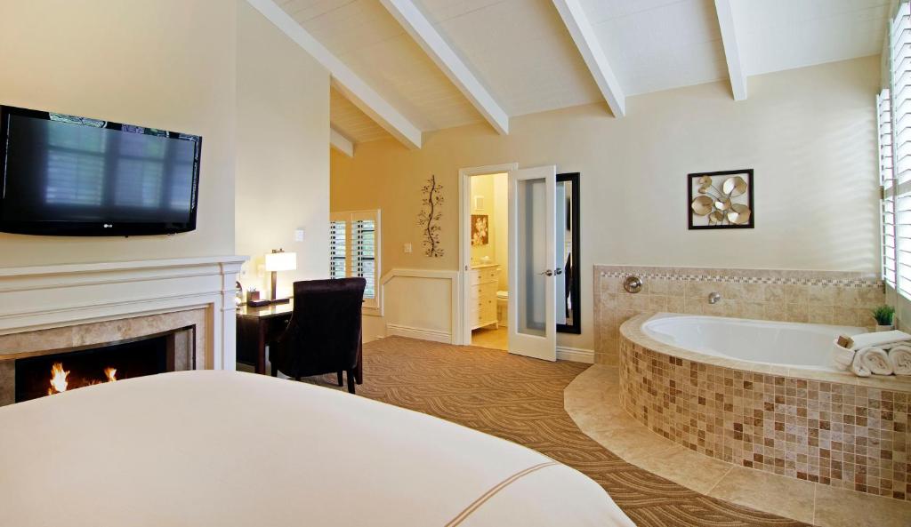 Carriage House Inn