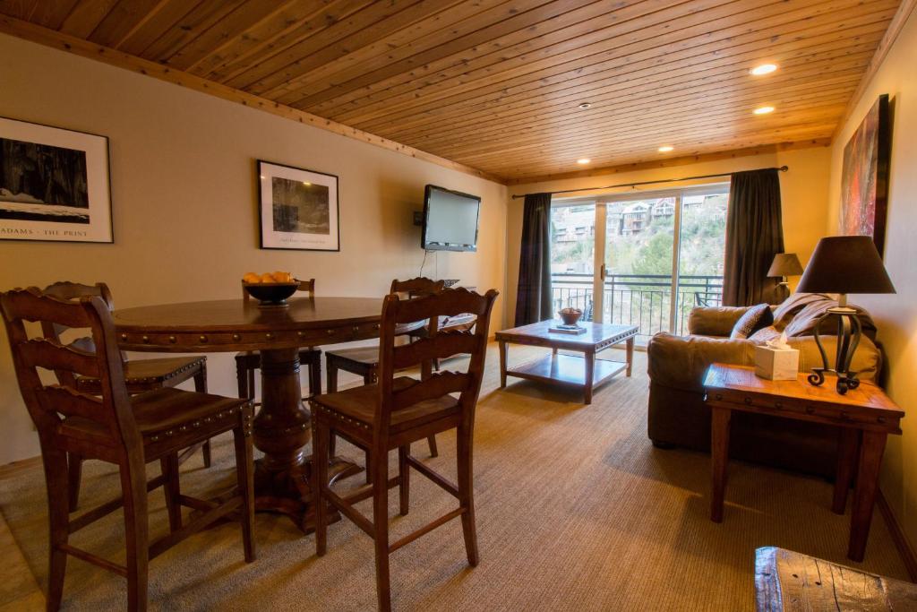 Treasure Mountain Inn