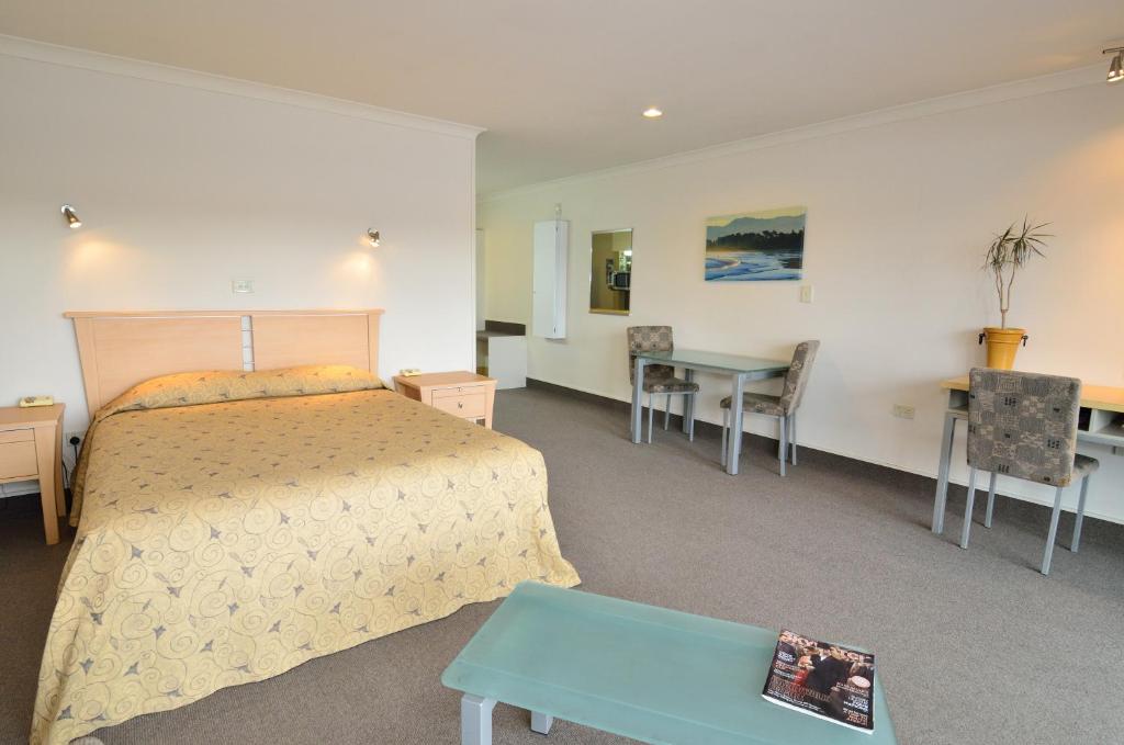 Senator Motor Inn