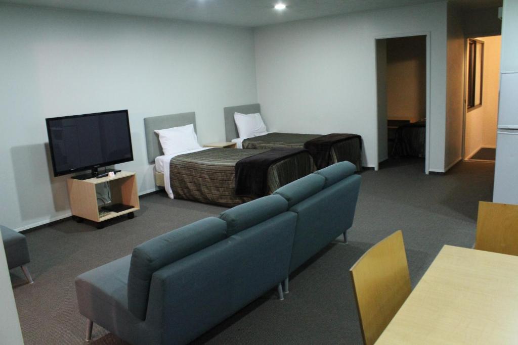 Edgewater Motor Lodge