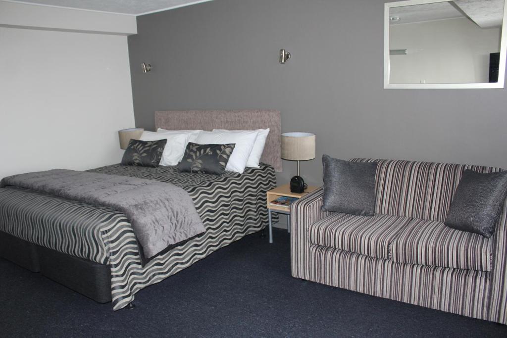 Edgewater Motor Lodge