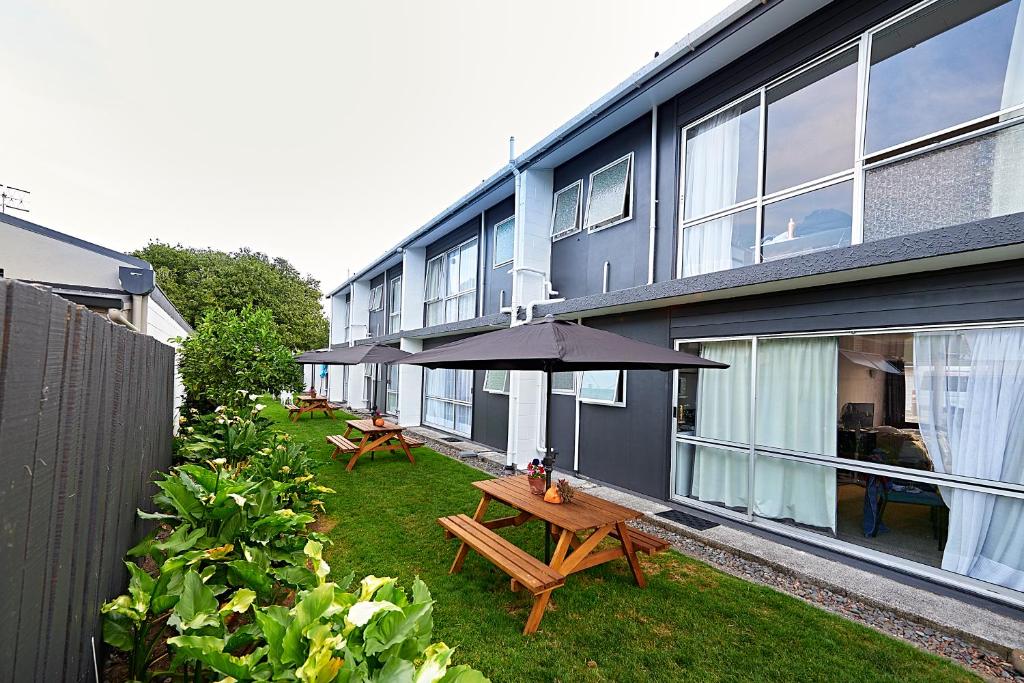 Roselands Motel