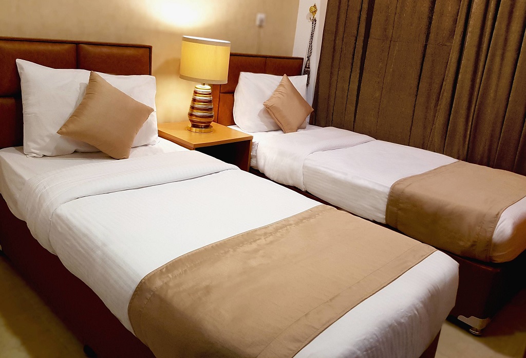 Al Muhanna Plaza Luxury Plus