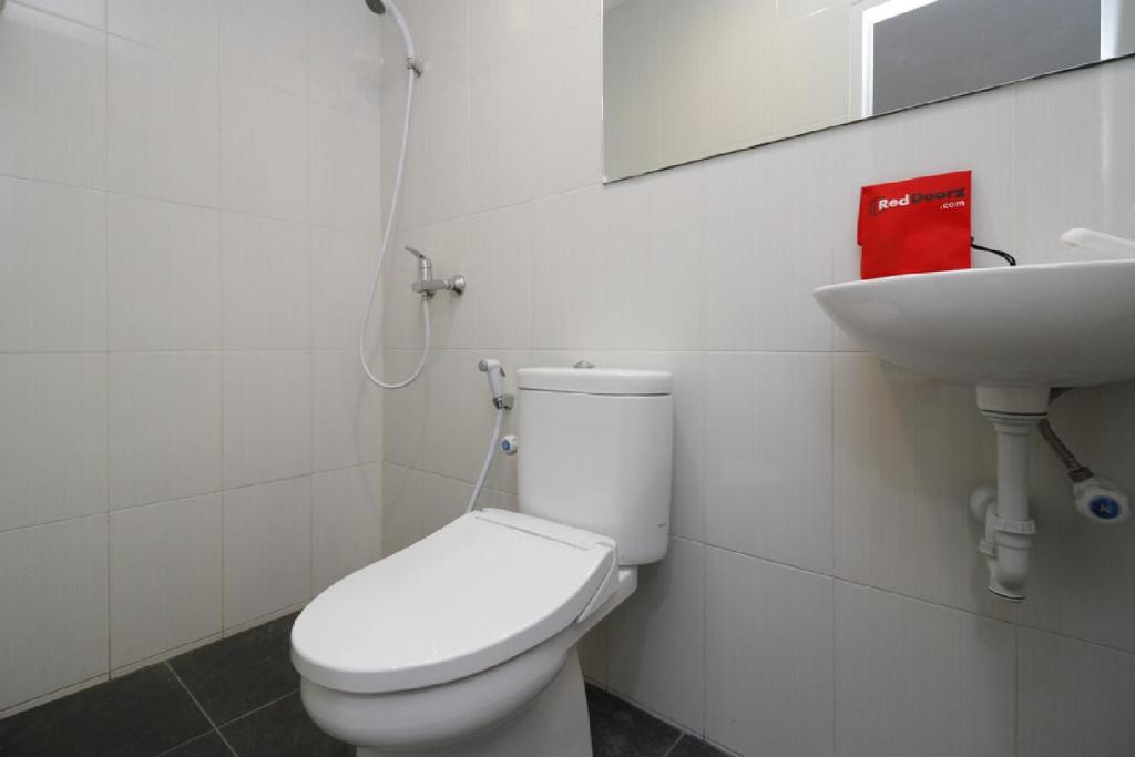 RedDoorz Plus near Plaza Indonesia
