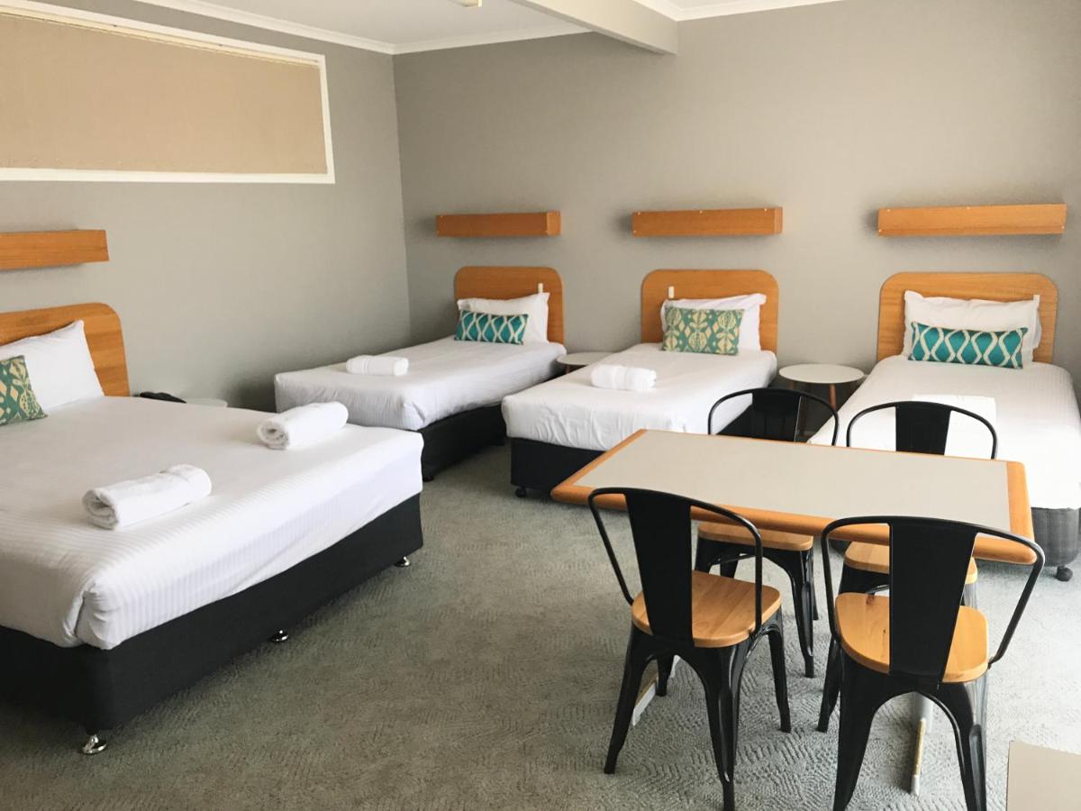 Cascades Motor Inn