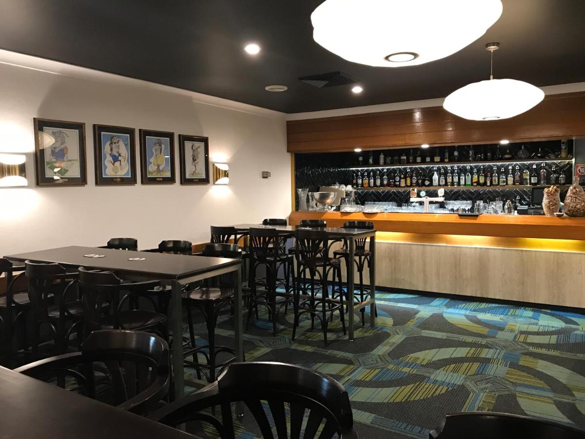 Cascades Motor Inn