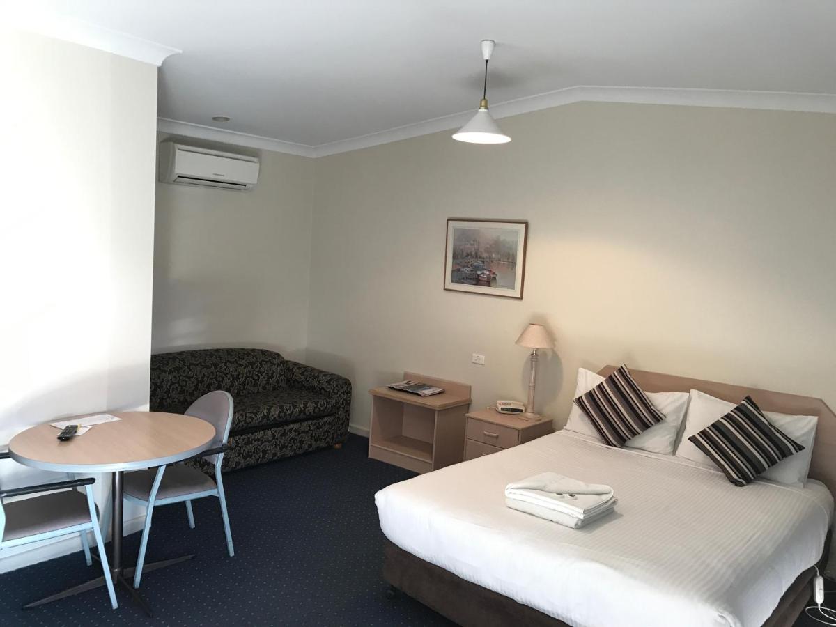 Orange Motor Lodge