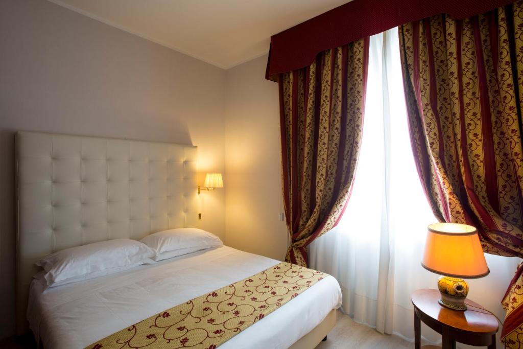 Carlton Hotel