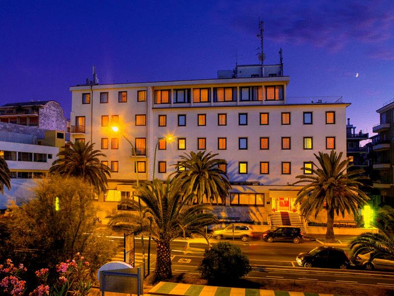 Carlton Hotel