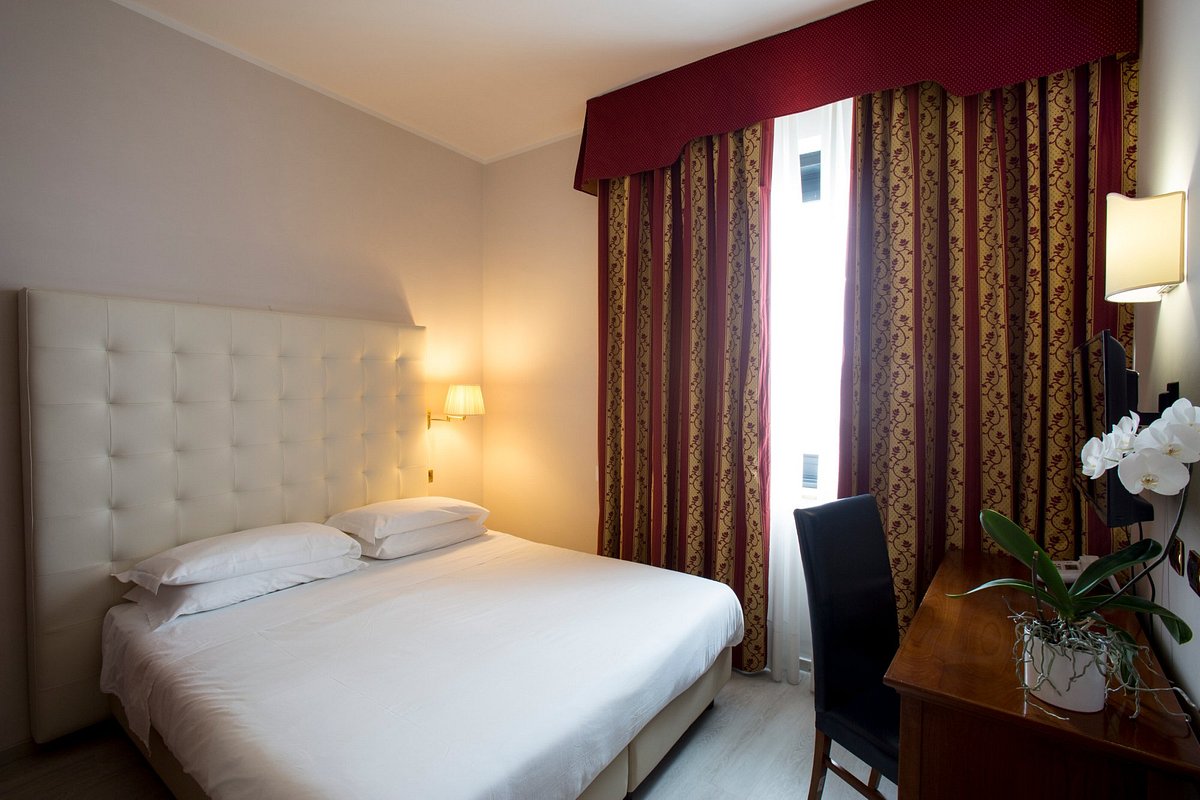 Carlton Hotel