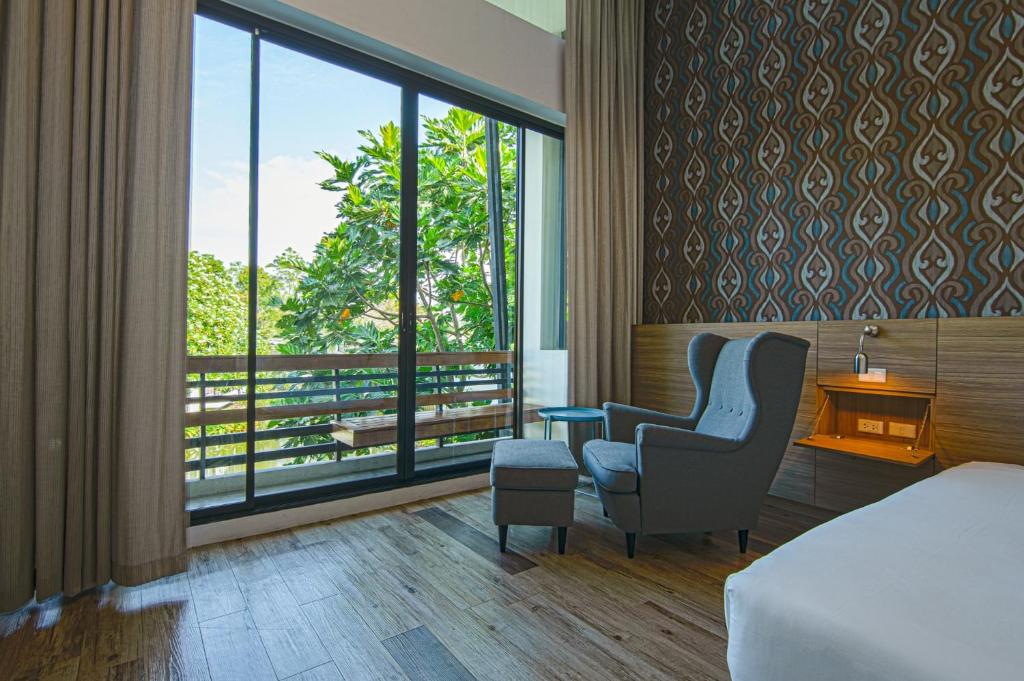 Lumphawa Amphawa Resort (SHA Plus)