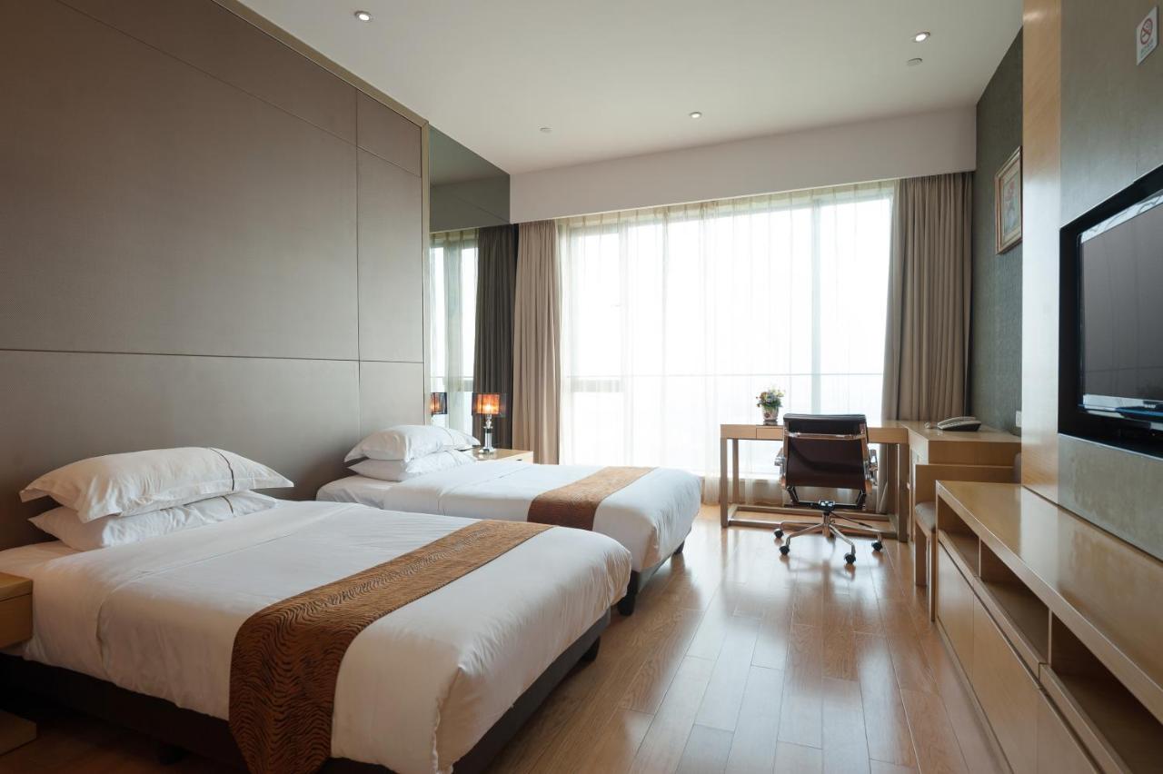 Yicheng Pazhou Poly World Trade Centre Apartment