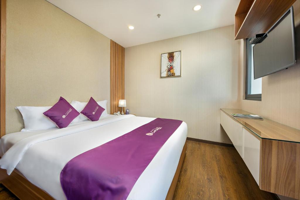 Lavender Riverside Hotel