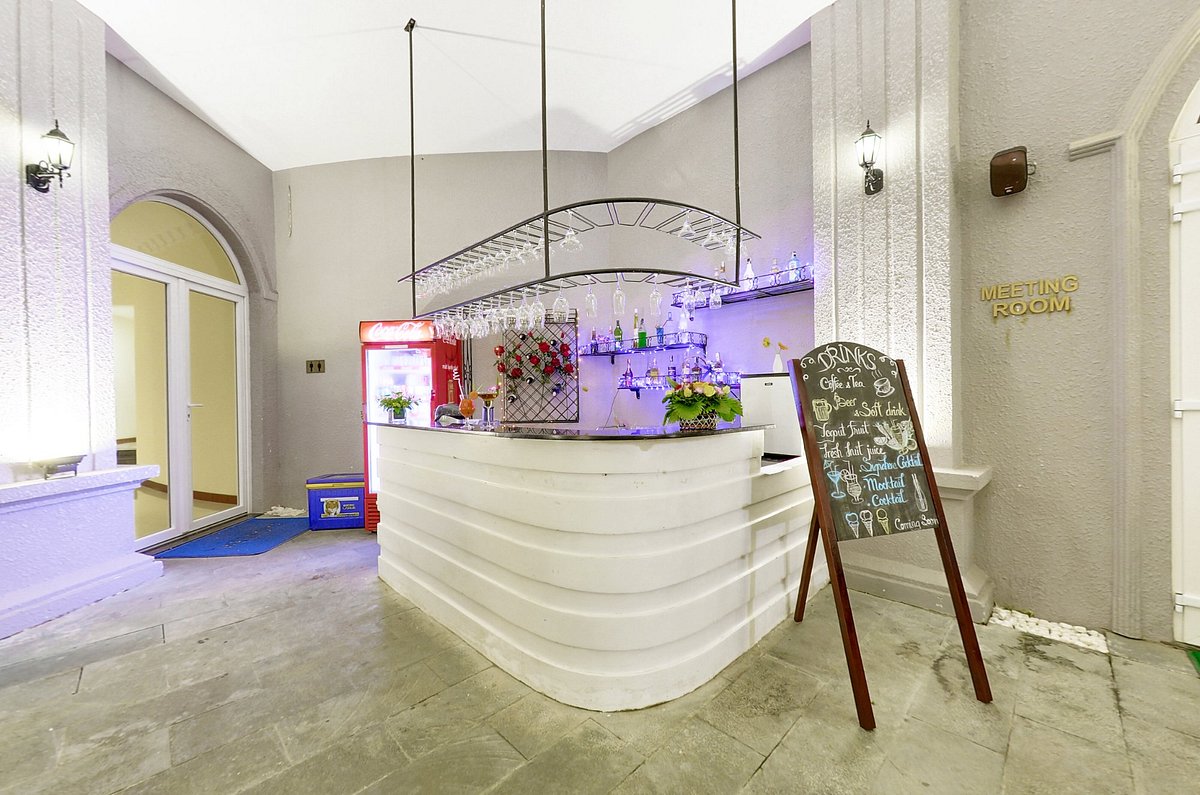 Boulevard Hotel