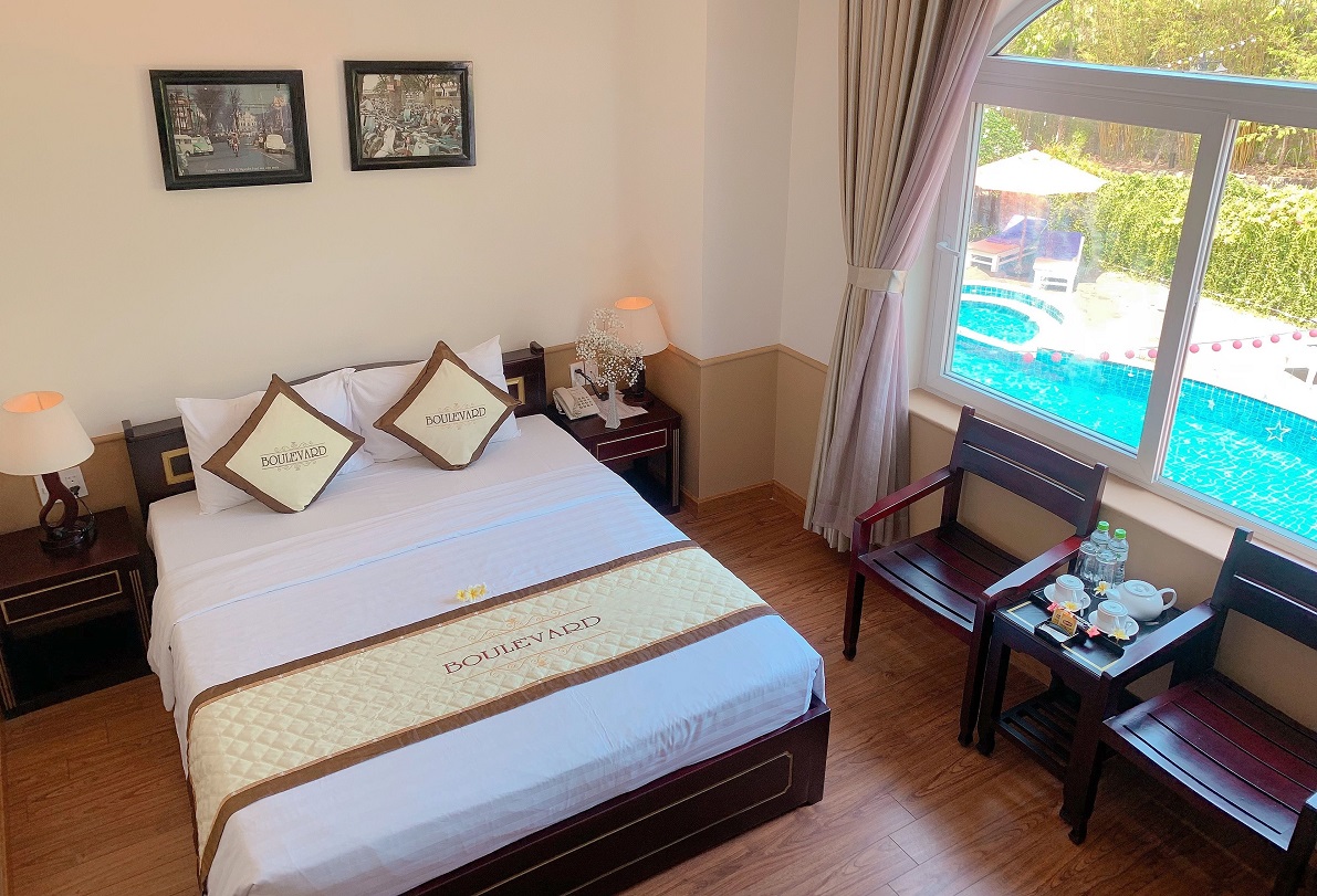 Boulevard Hotel