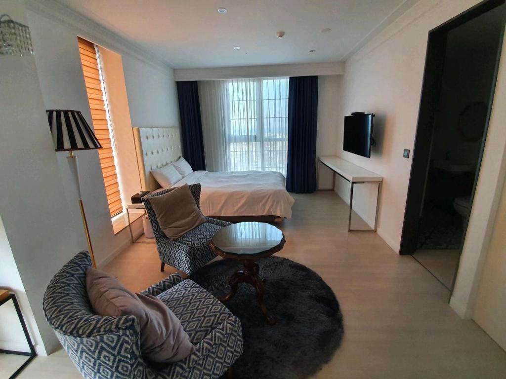 Urban Island Hotel