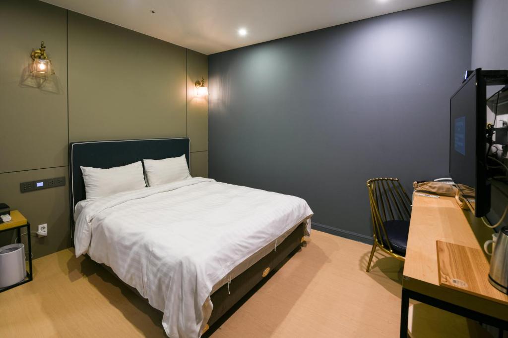 Urban Island Hotel
