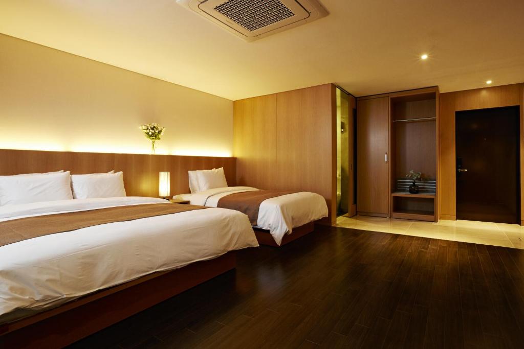 Roni Hotel