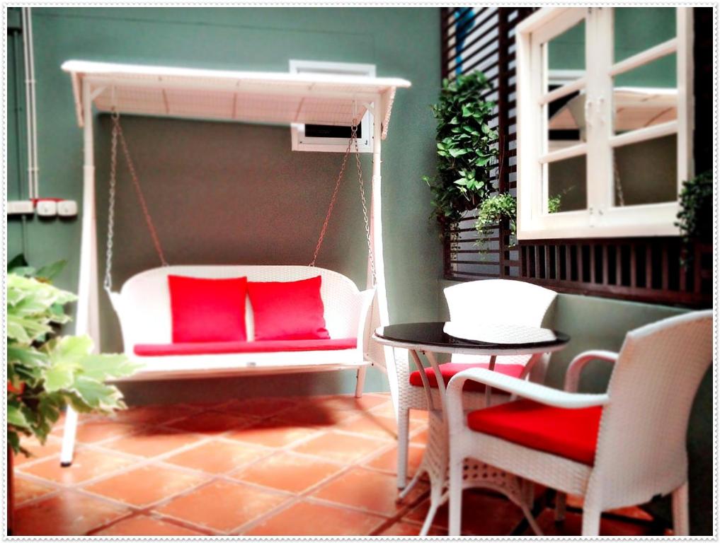 Cozy at 9 Hotel and Kitchen