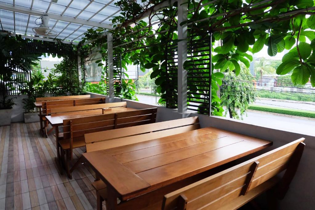 Cozy at 9 Hotel and Kitchen