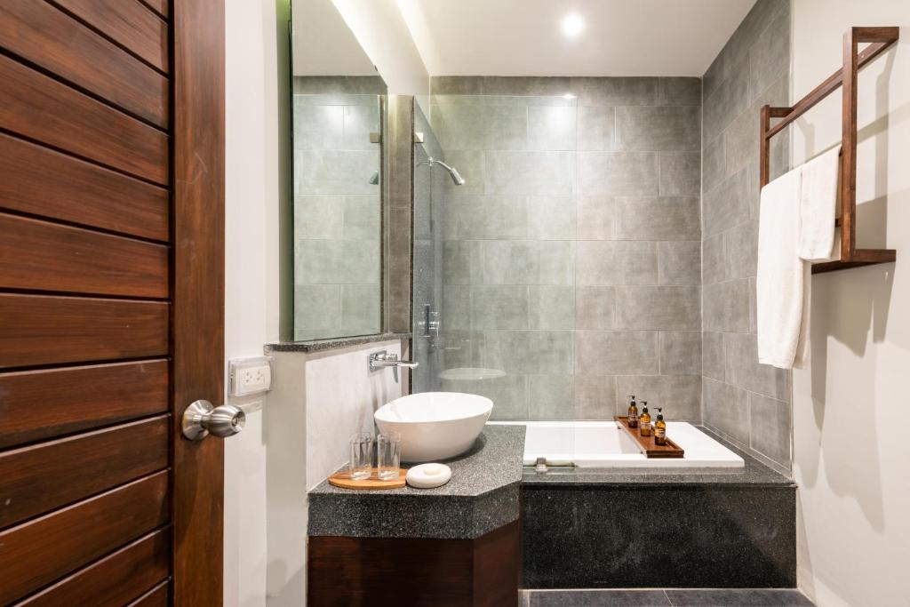 Cherlock Hotel