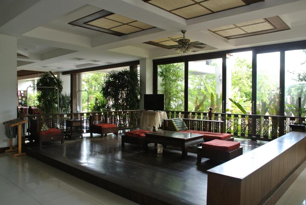 Nana Buri Hotel
