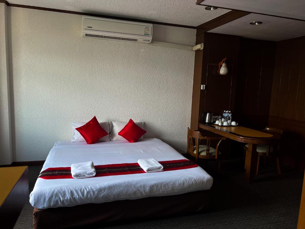 River Grand Hotel