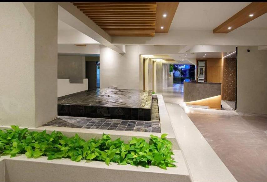 Hi Season Hotel
