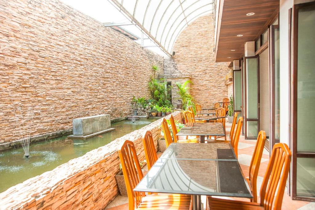 Crystal Inn Phuket