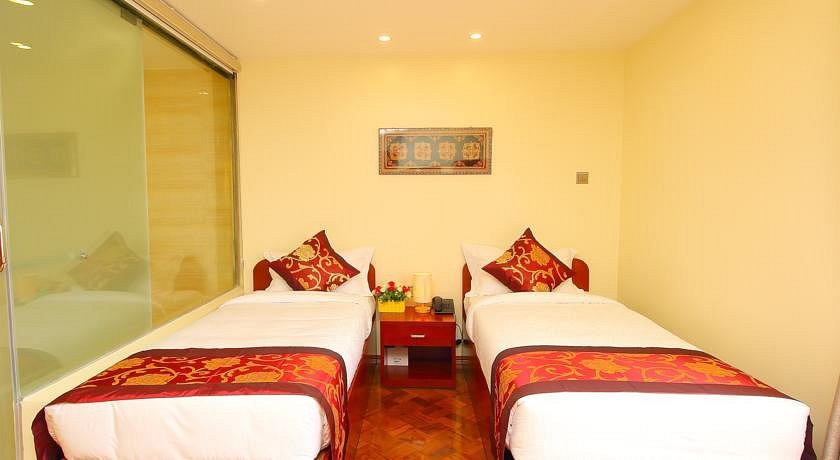 Diamonds Inn