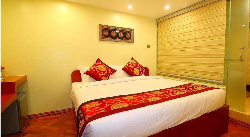 Diamonds Inn