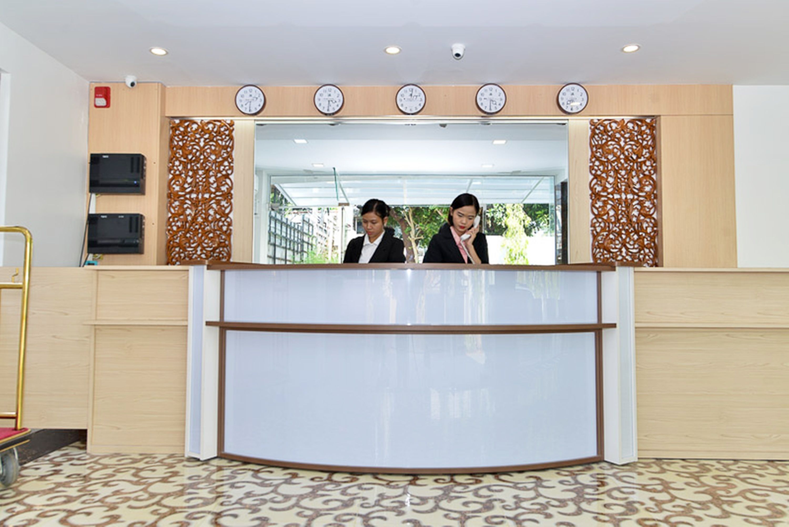 Serene Valley Hotel
