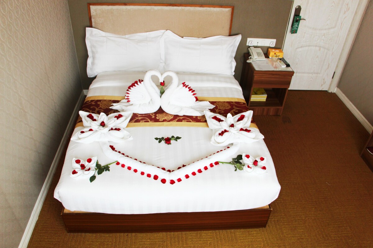 Sunny Holiday Hotel