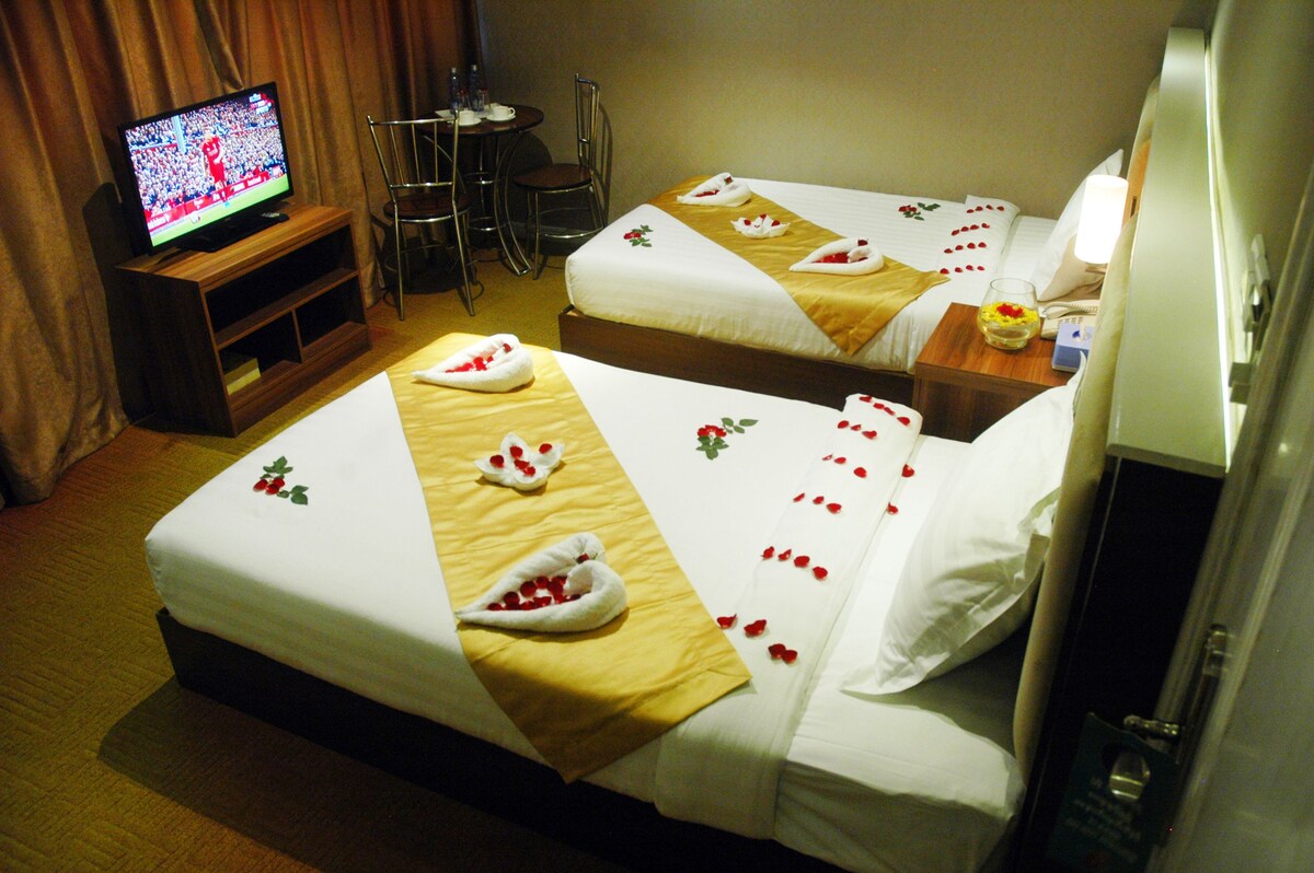 Sunny Holiday Hotel