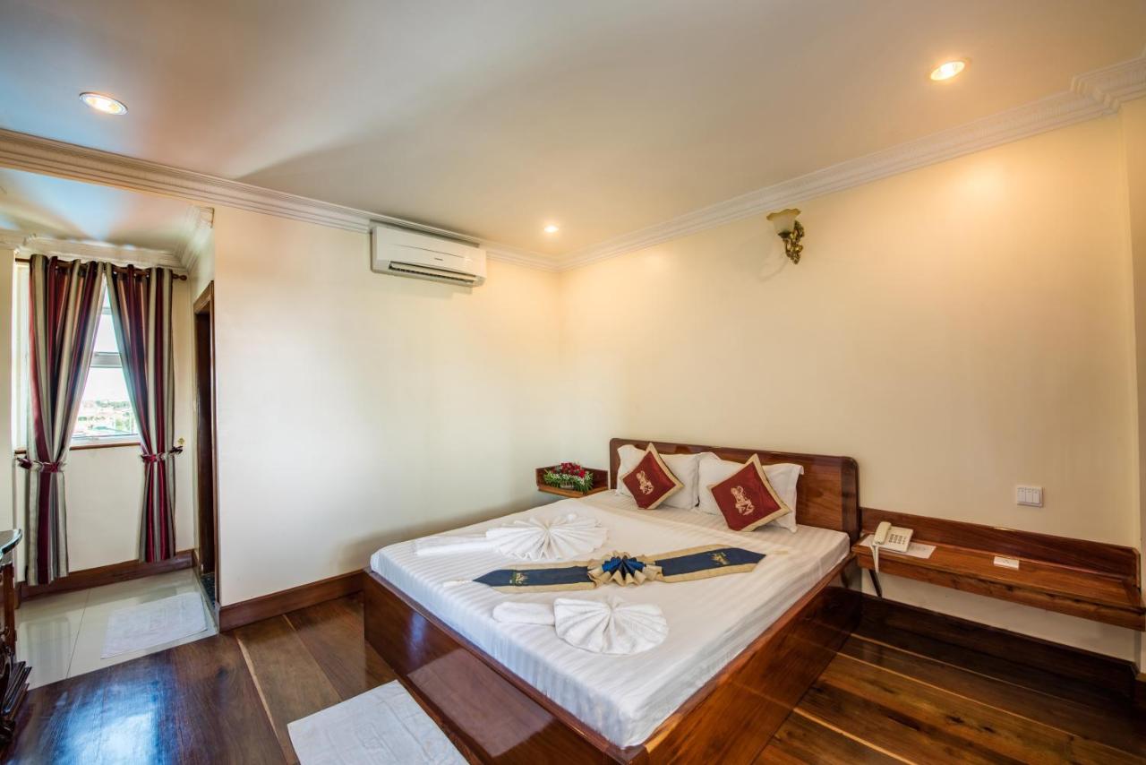 Seng Hout Hotel