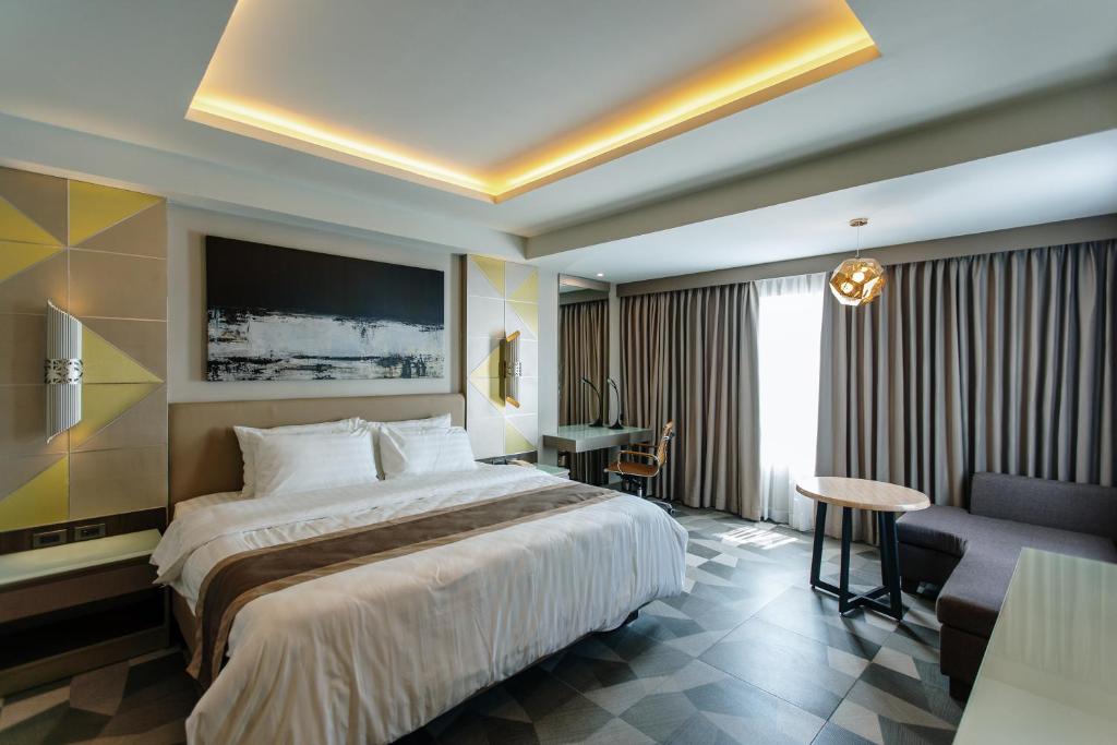 Zuri Hotel