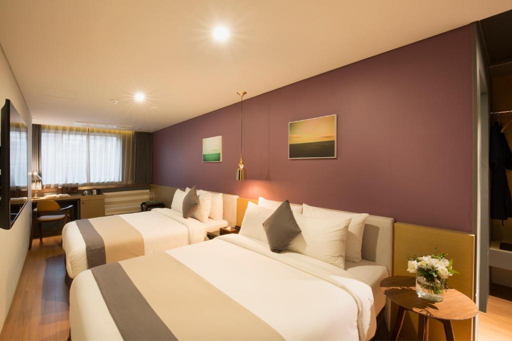 Bay Hound Hotel
