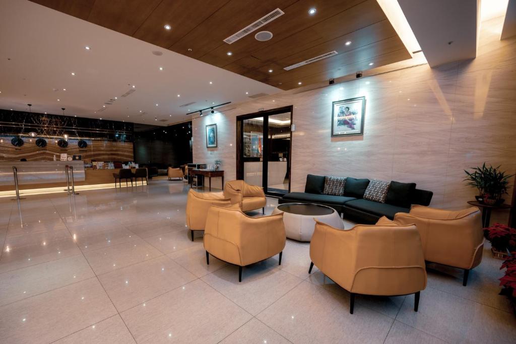 Chateau-Rich Hotel