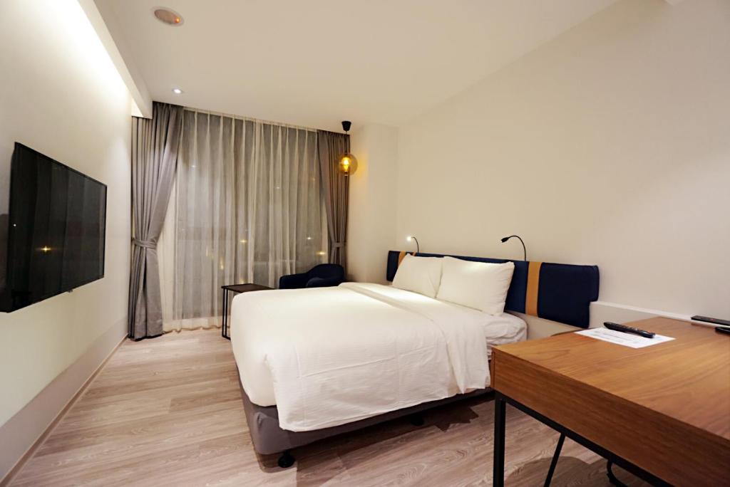 Explore Hotel