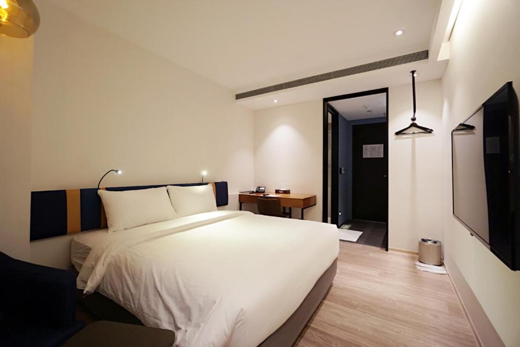Explore Hotel