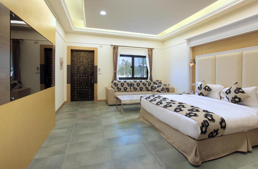 LanHai Inn