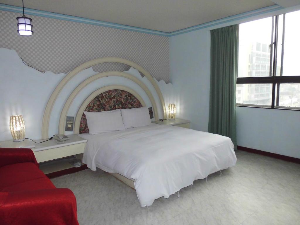 Modern Plaza Hotel