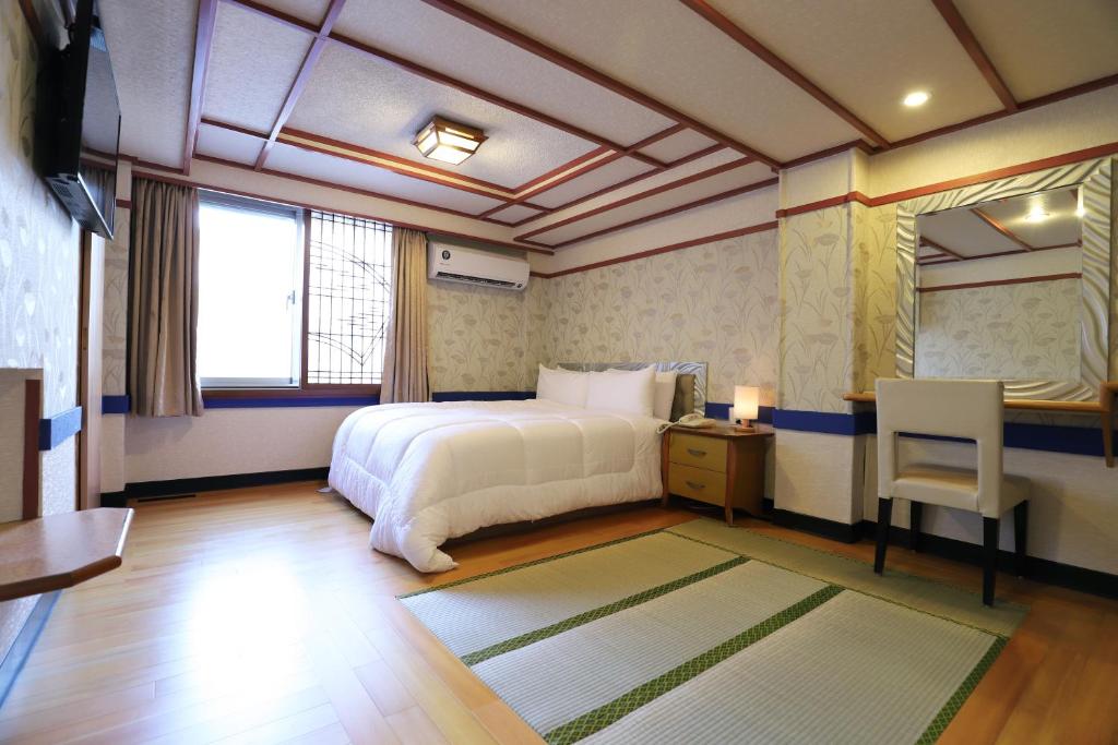 Phoenix Pavilion Hot Spring Hotel