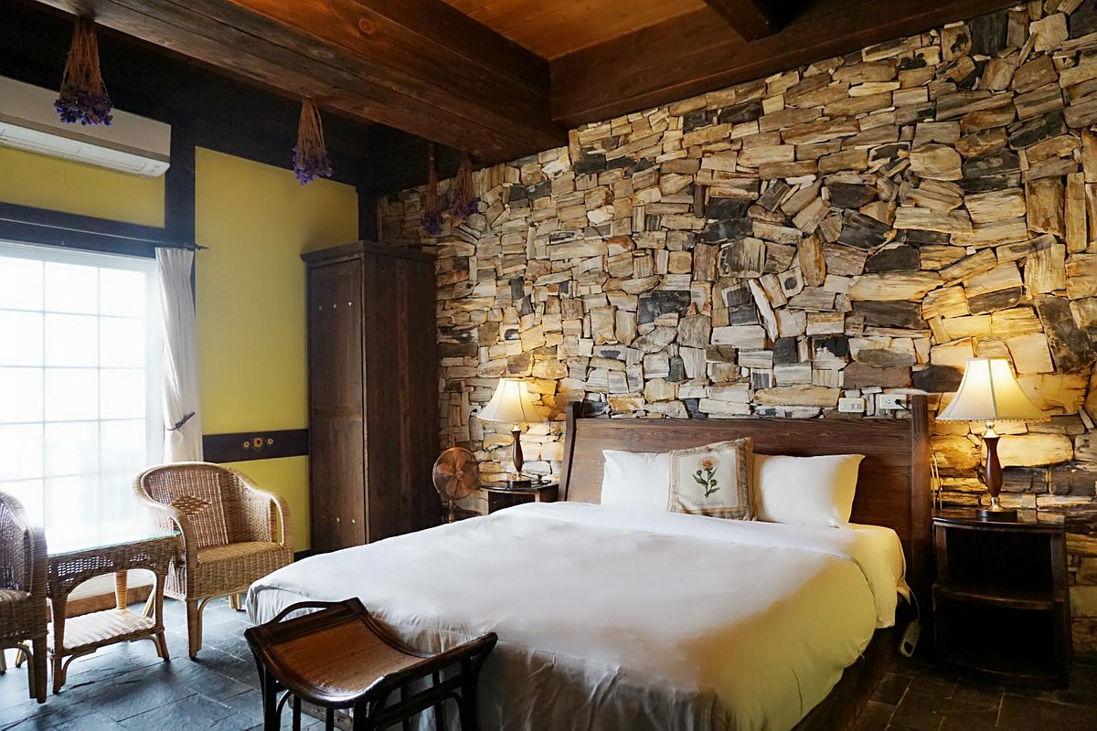 Provence Rose Lodge